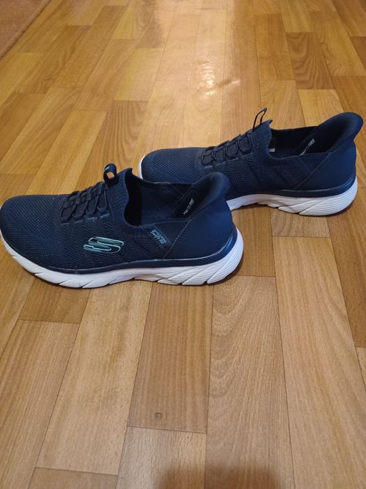 Продам кросівки Skechers