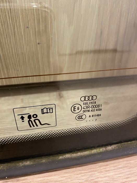 Audi A4 B7 szyba karoseryjna prawa tyl