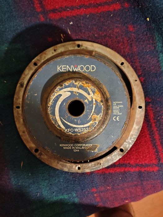 Продам сабвуфер10 под ремонт