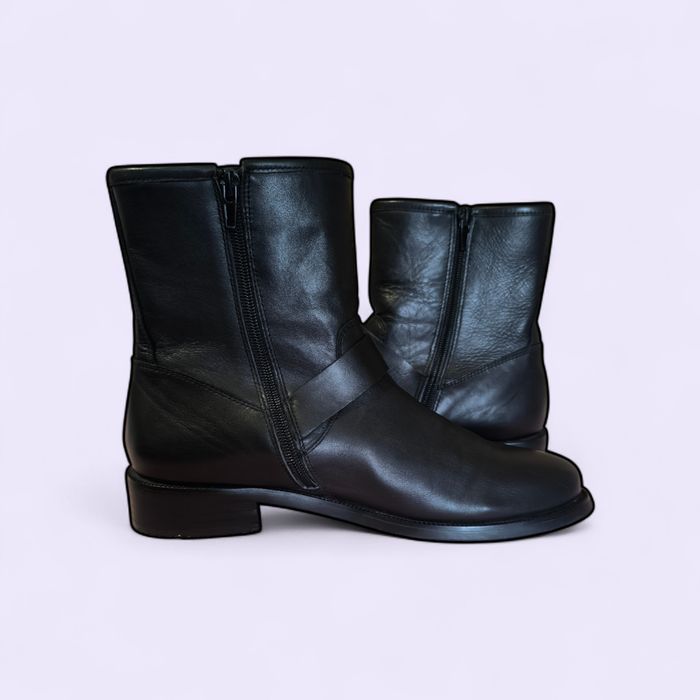 Ботинки напівчоботи  жіночі шкіра чорні 40 р MEXX