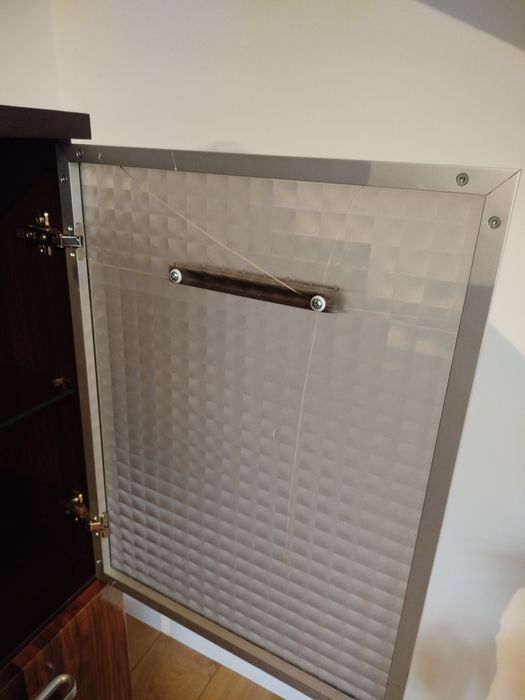 Mała komoda wysokość 1,32m głębokość 0,42m szerokość 0,90