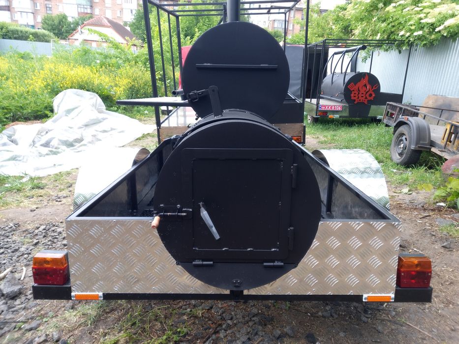 Коптільня на колесах Барбекю бочка мангал на причіпі Смокер