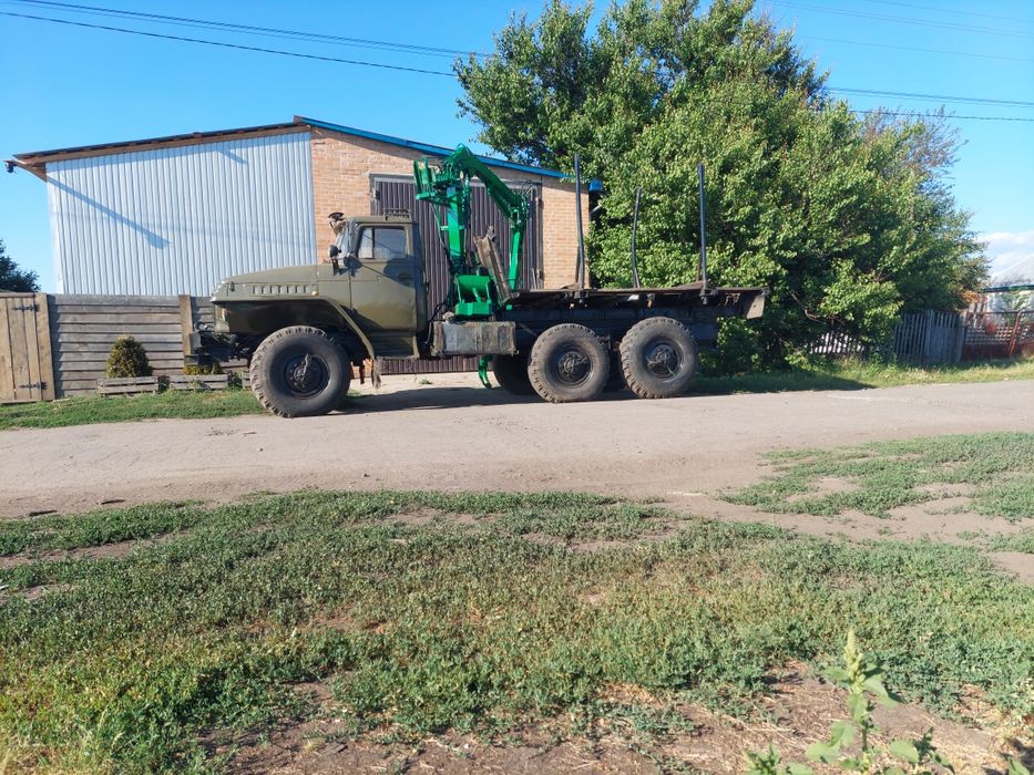 Продам лісовоз Урал  мніпулятор