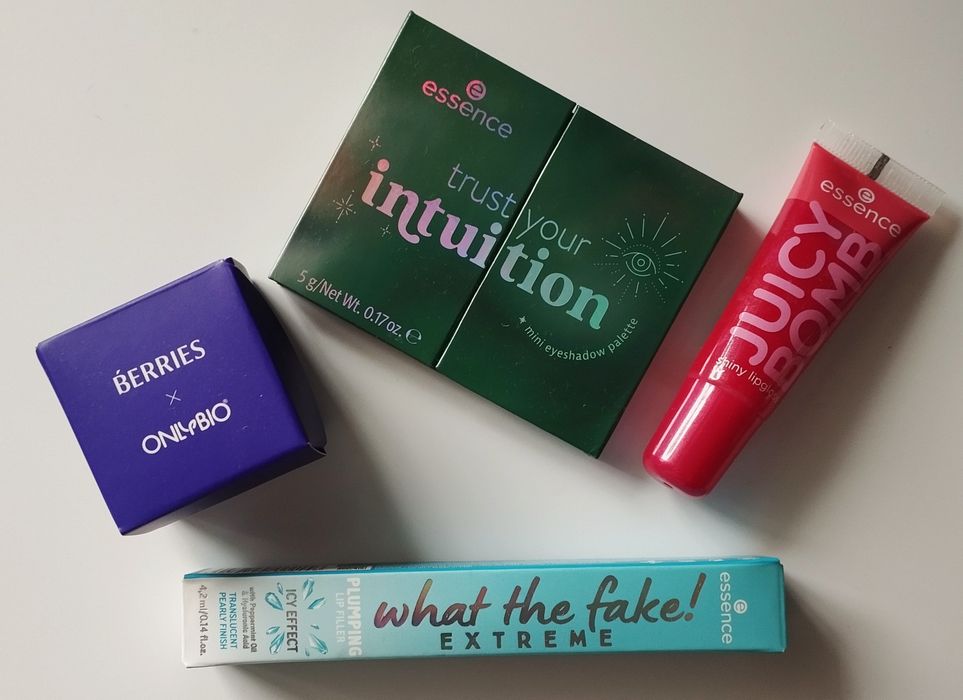 Zestaw kosmetyków Essence gratis nausznica Berries