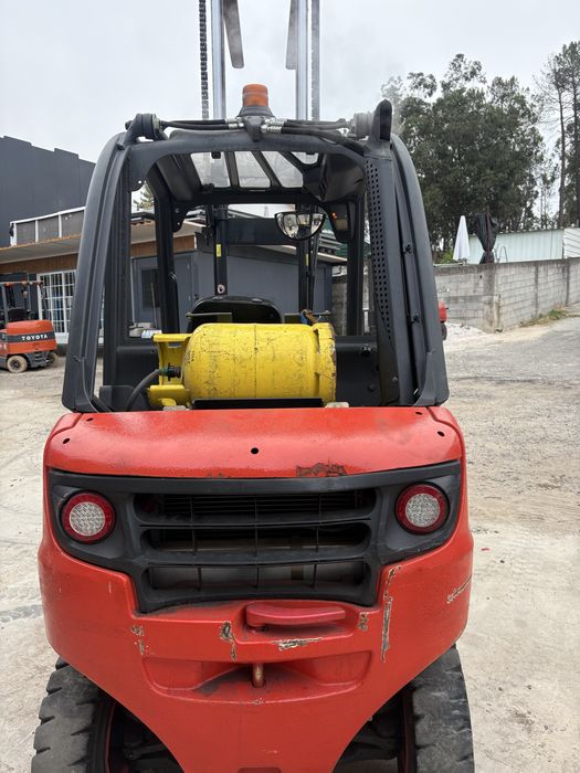 Empilhador Linde H25-02 – 2.500 kg