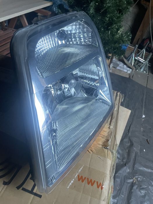 Lampa przednia Ford Transit