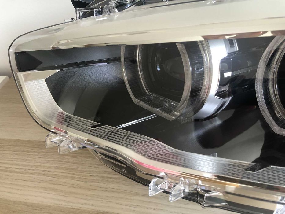 Farol  BMW Série 1 F20/F21  - Série 2 F22/F23 - 2015 - 2019