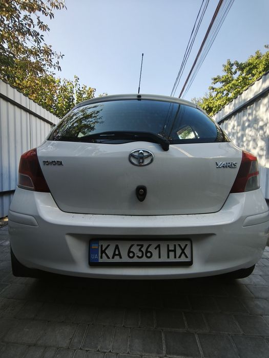 Продаётся личный автомобиль Toyota Yaris 2011 года