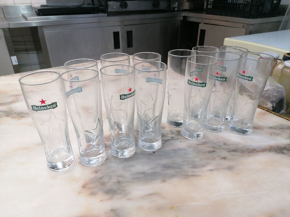 Vende-se 13 copos de imperial Heineken