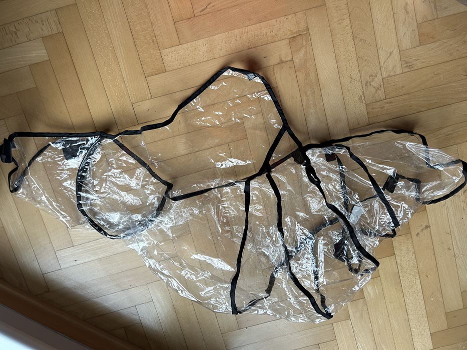 Oslona przeciwdeszczowa na spacerowke