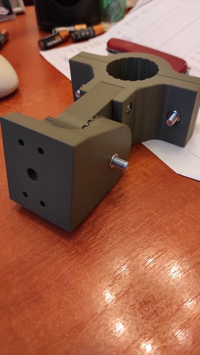 Поворотне кріплення, кронштейн для антени Аведжер Avenge