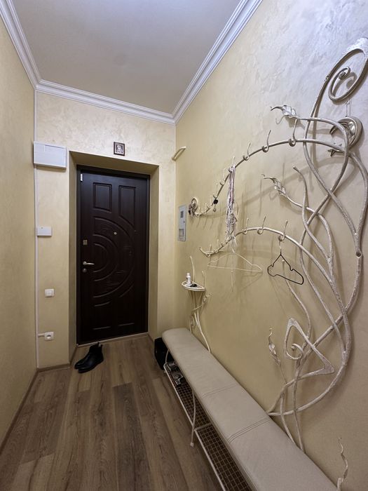 Трикімнатна в центрі біля Авангарду