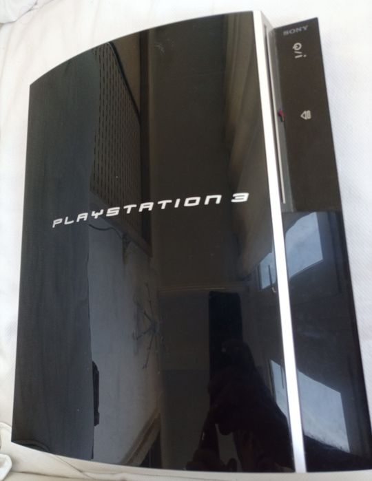 Playstation 3 FAT - 40GB avariada para peças 
Avariada - já foi recondicionada do problema de desligar sozinha
- Para peças