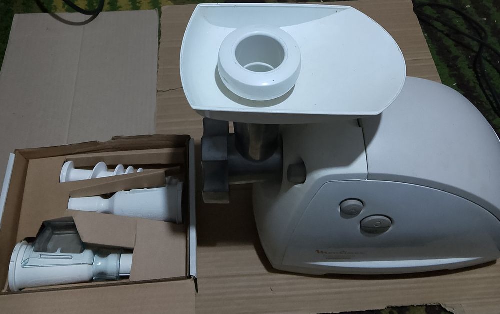 М'ясорубка Moulinex hv8 2000 Вт