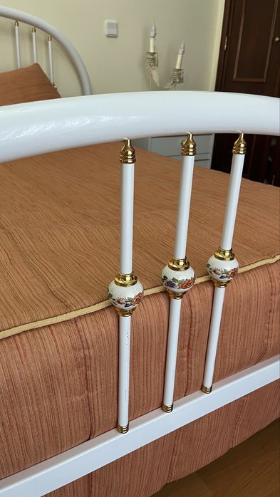 Conjunto de quarto [cama, cómoda, 2 mesas de cabeceira]