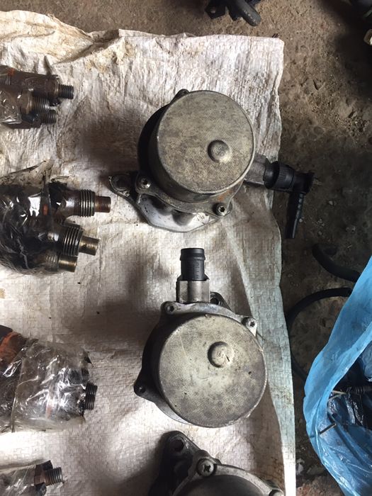 Продам вакуумний насос форсунки роспредвал на Renault kangoo 1.9 D