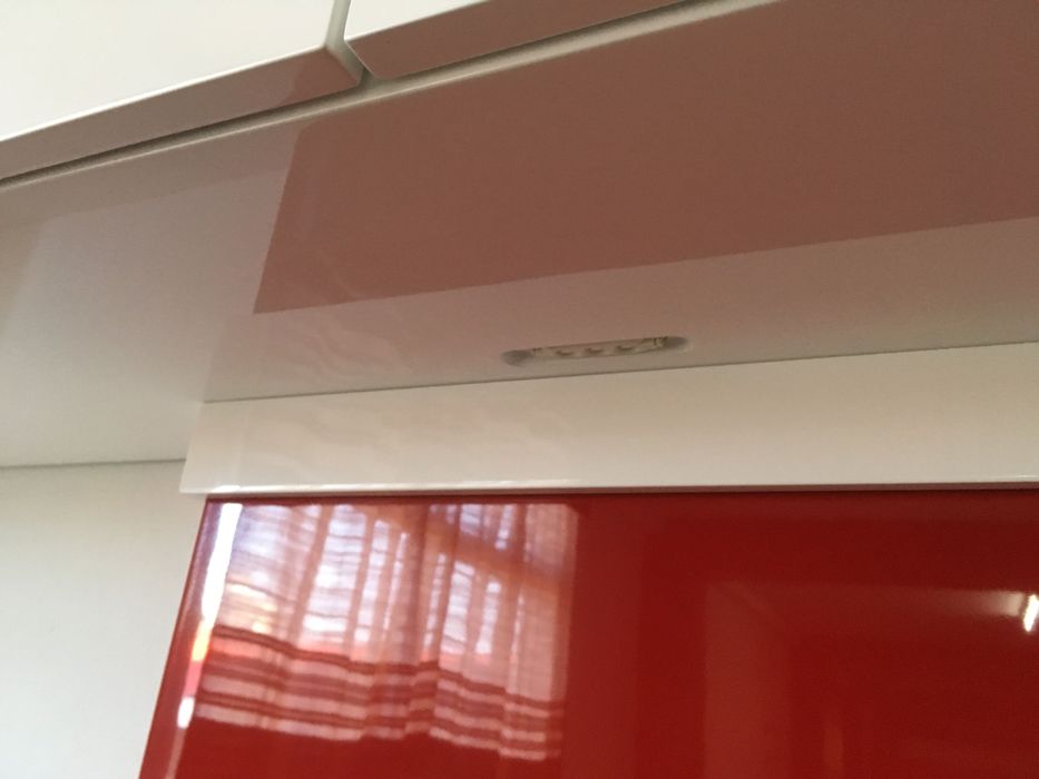 Móvel de parede moderno com design funcional