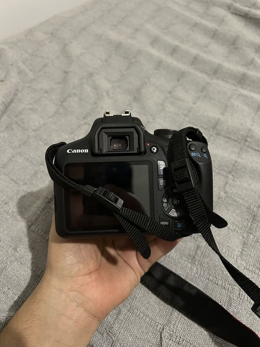 Máquina Fotográfica CANON EOS 2000D 18-55mm