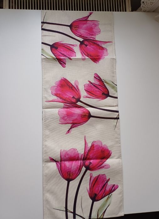 Bieżnik w różowe tulipany, rozmiar 33x180cm