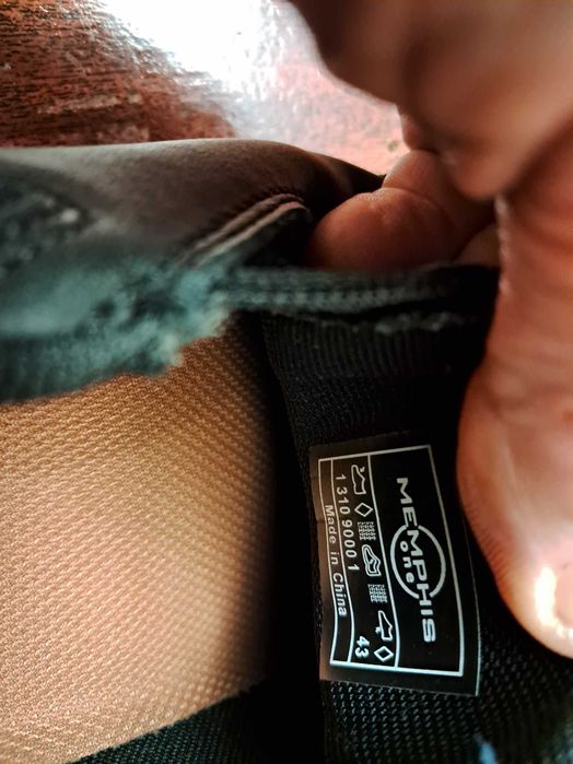 Продам Оригинальные мужские  туфли Memphis One 43 размер