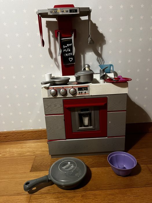 Mini cozinha e Bolsa com bolas de plastico