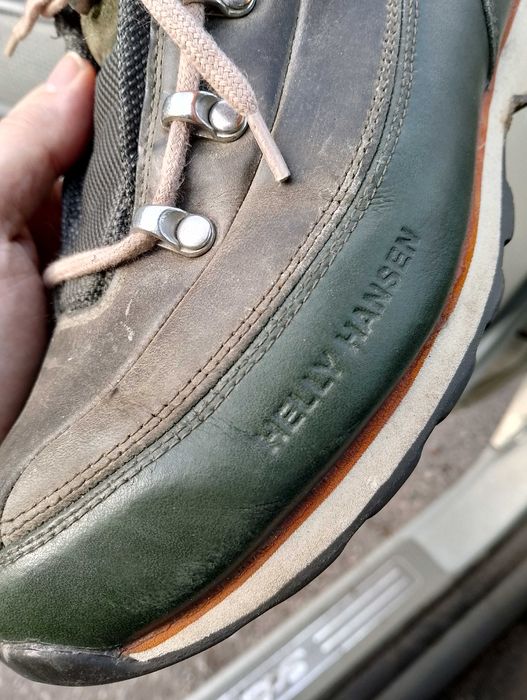 HELLY HANSEN. Markowe buty trekkingowe. Uszkodzone.