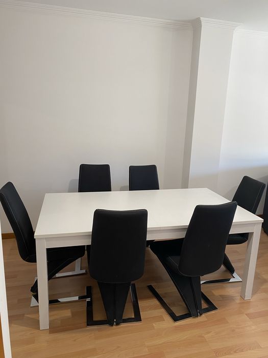 Mesa de jantar e 6 cadeiras