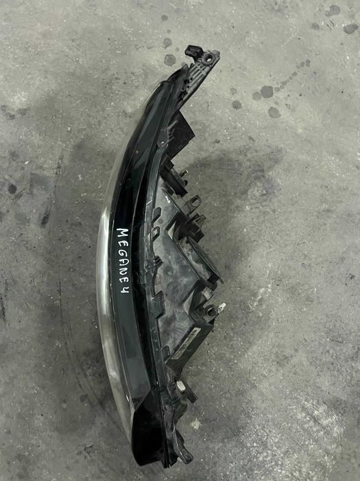 Otica direita Renault Megane IV 4