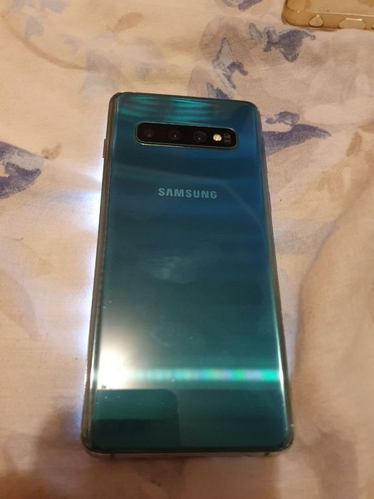 Samsung s10 в хорошому стані.