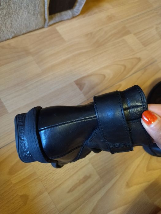 Утеплені шкіряні чобітки,чоботи,напівчоботи,черевики,37,36рр