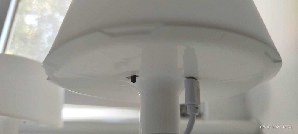 2 Candeeiros LED com luz amarelo e luz branca