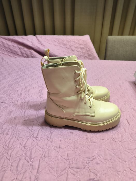 Botins beges mulher