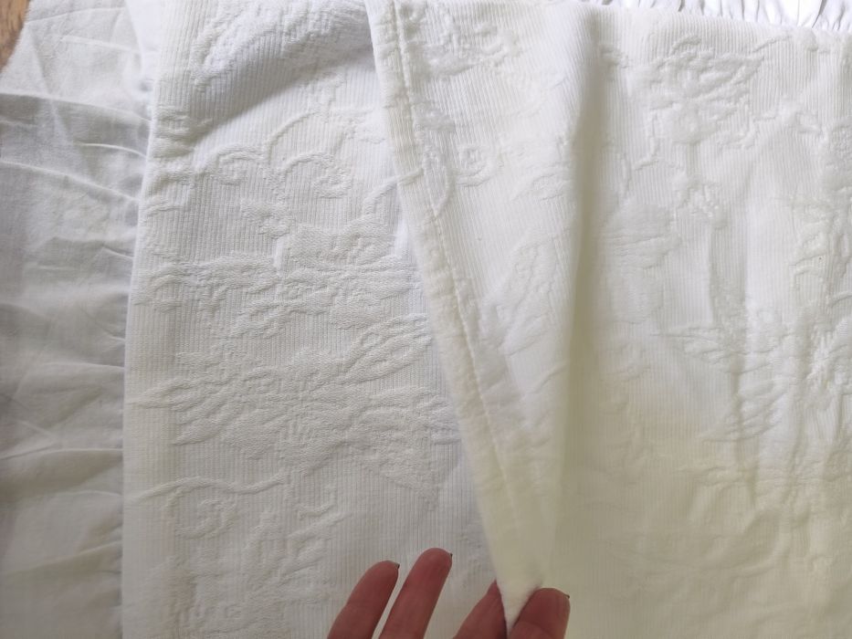 2 fronhas de decoração lavradas em algodão novas