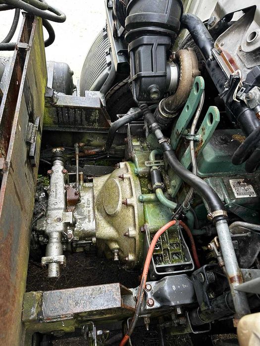 Volvo FL 6 - 14 com grua