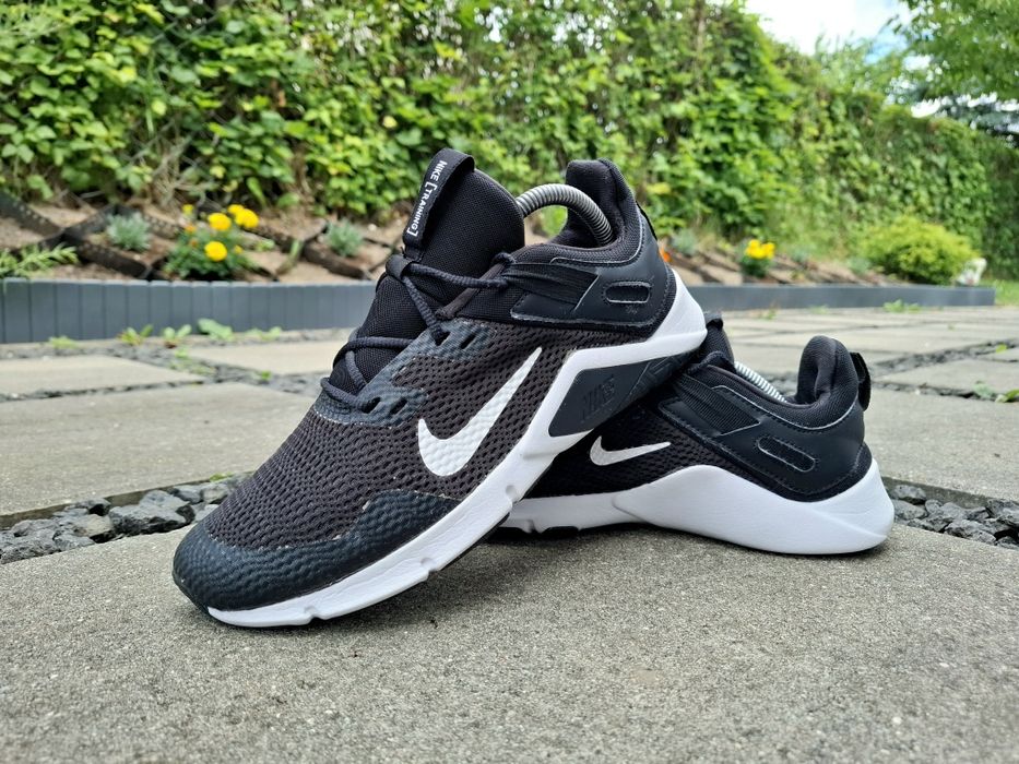 Nike Legend Essential, obuwie sportowe, roz. 40