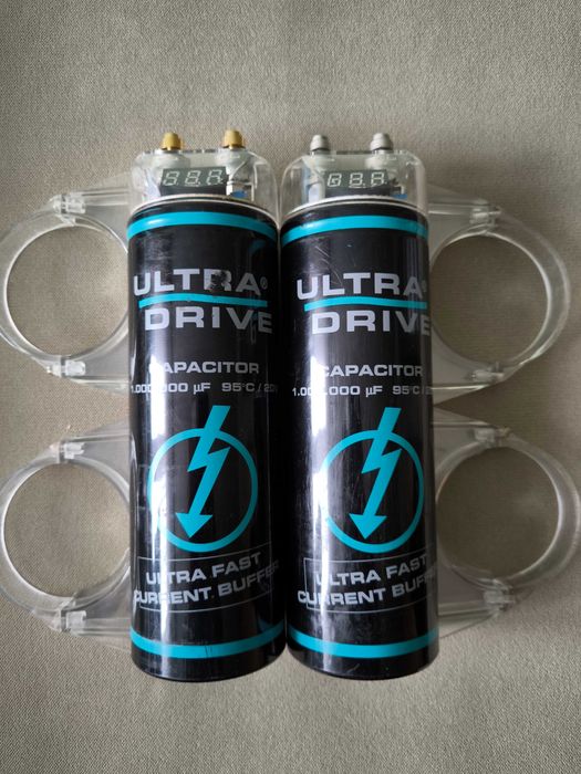 Kondensator 2 x 1 Farad, Ultra Drive, sprawne z wyświetlaczem cyfrowym