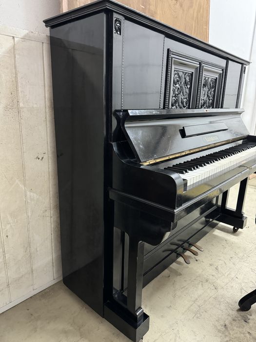Piano LIEBMANN , com armação em ferro