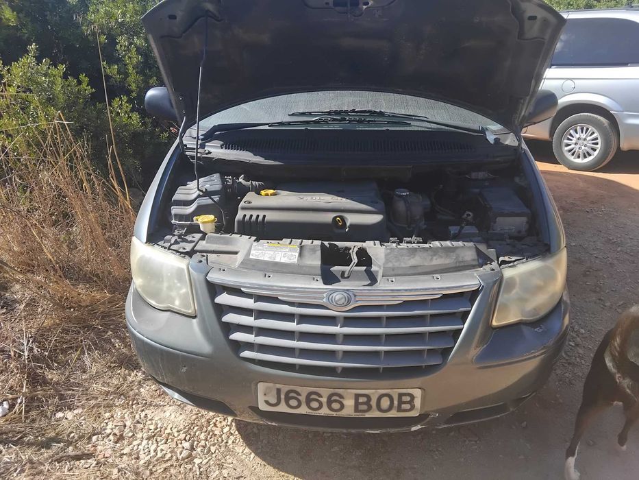 Chrysler Voyager 2.8 CRD LX (2006) - Completa para Peças