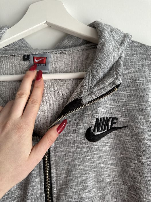 Szara bluza nike