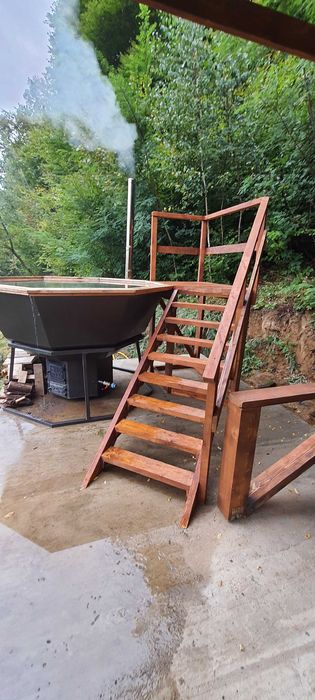 Великий Чан під відкритим небом з гарним краєвидом на гори