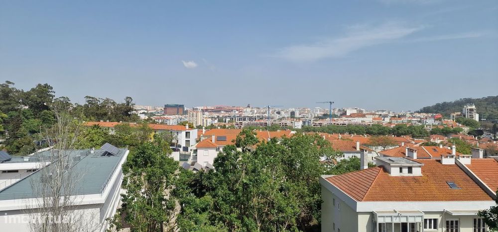 T3 Remodelado com Suite, Varandas e Excelente Localização Central em