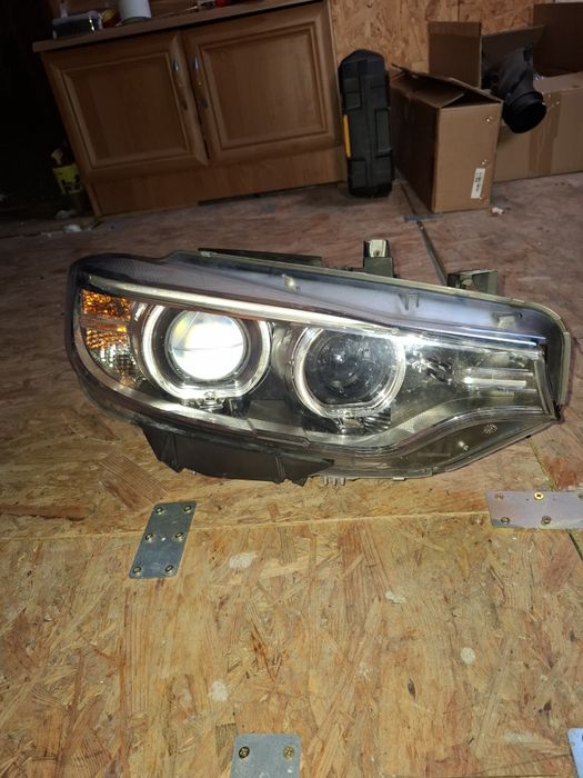 Prawa przednia lampa BMW M4 f8X USA