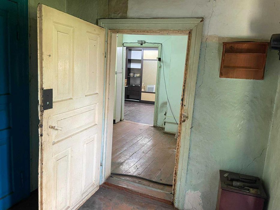 Пів будинку біля річки, вул. Шевченко