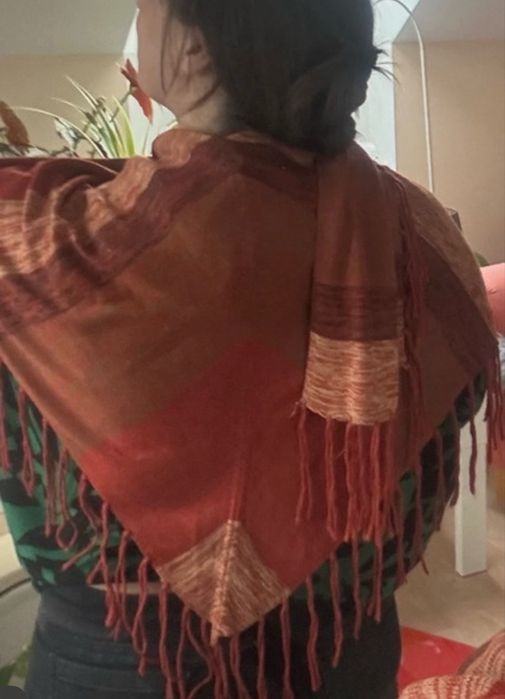 Szal z dzianiny rudy pomarańczowy poncho chusta