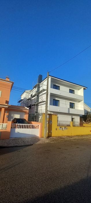 Reparação e pinturas em gerais.