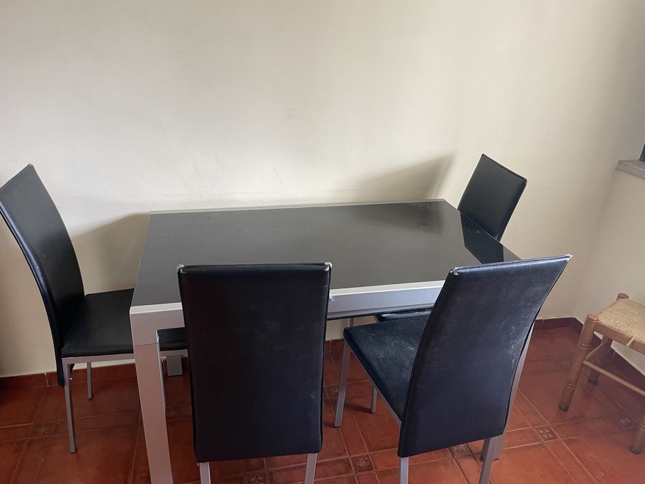 Mesa extensivel com 4 cadeiras NEGOCIAVEL