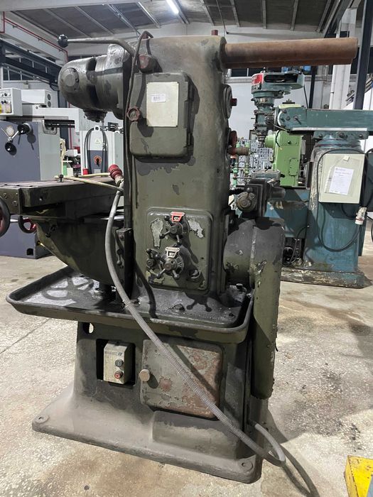 Fresadora Universal usada