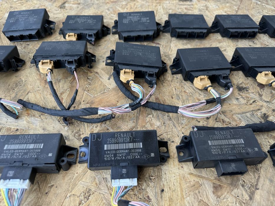 Блок управления парктроником Renault Megane 3  Scenic 3