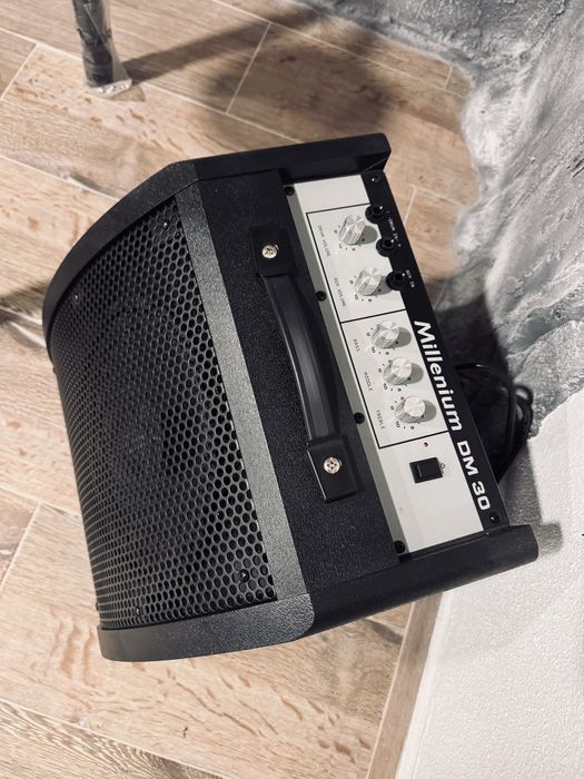 Bateria electronica Yamaha Dtx 402K com monitor Millenium Dm30