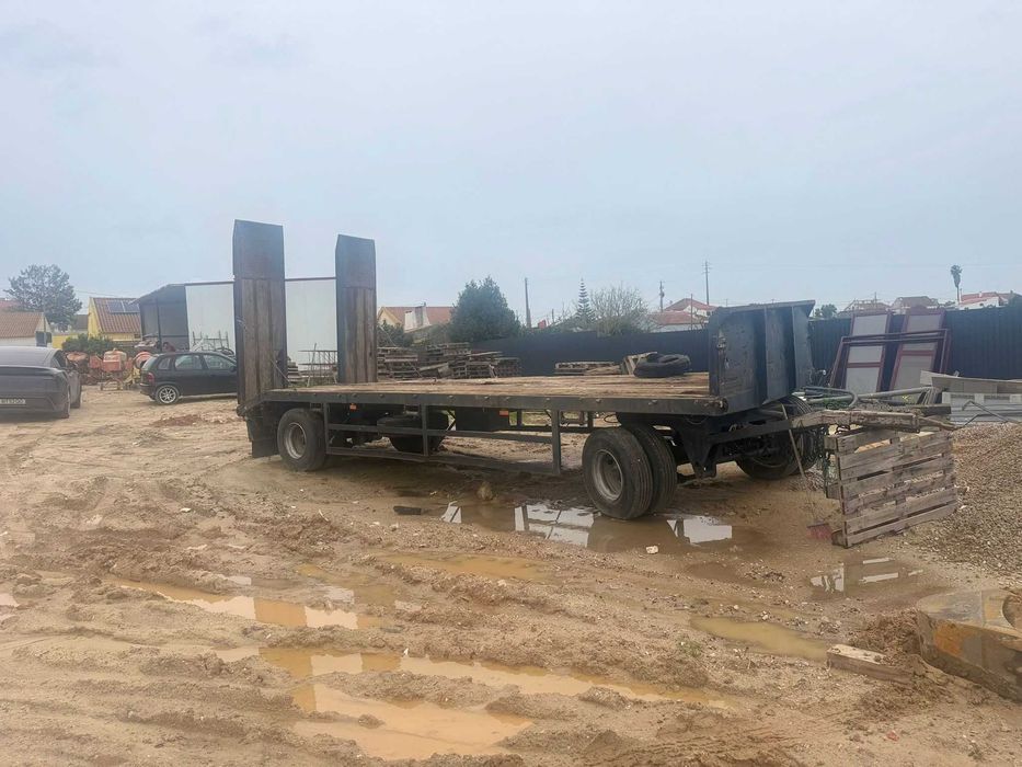 Reboque porta máquinas Chico